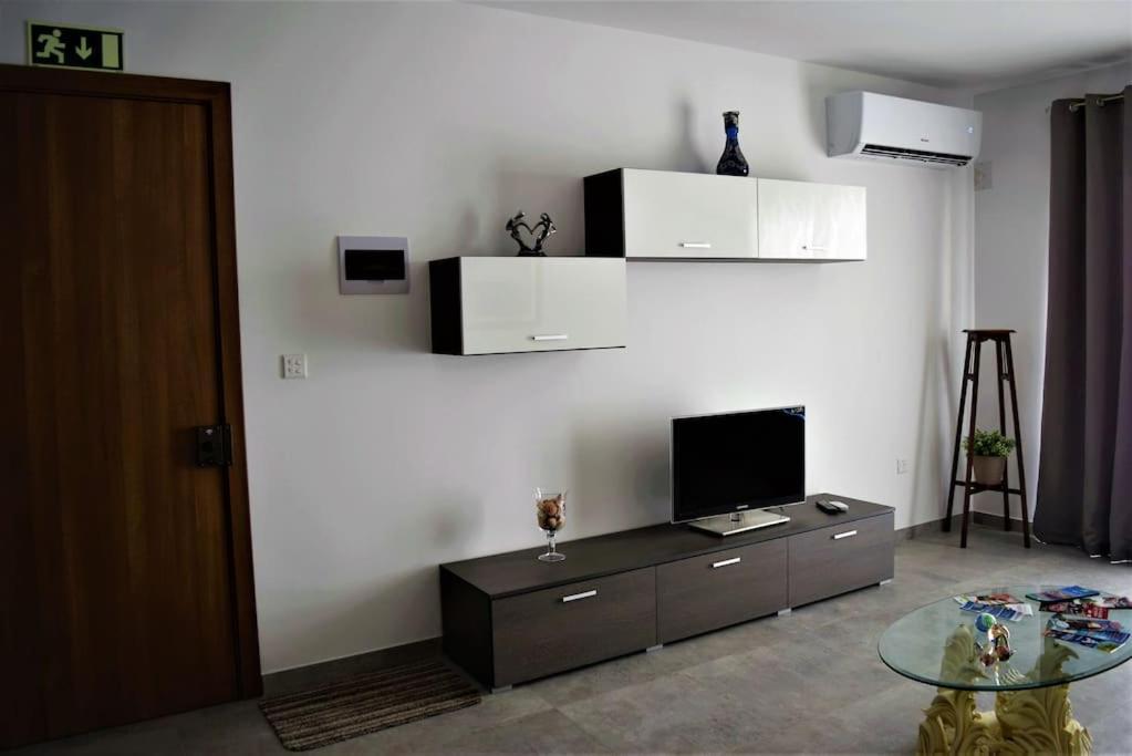 Lovely 3-Bedroom Apartment In L-Iklin Exterior foto