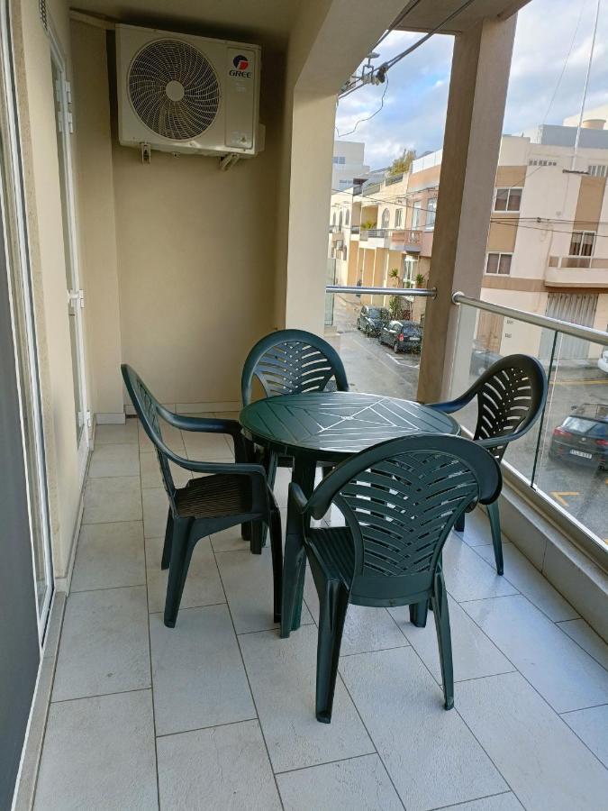 Lovely 3-Bedroom Apartment In L-Iklin Exterior foto